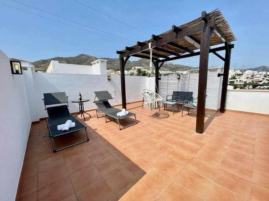 Atico Con Vistas Al Mar Y En Nerja Apartamento Exterior foto